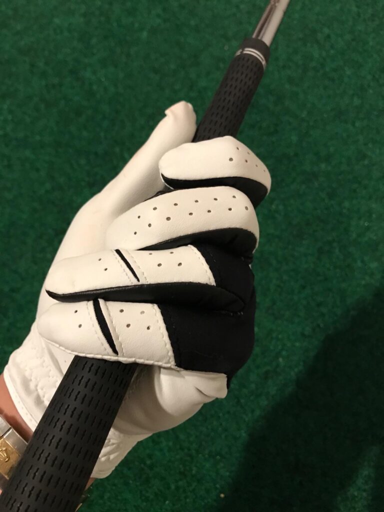 are golf gloves supposed to be tight