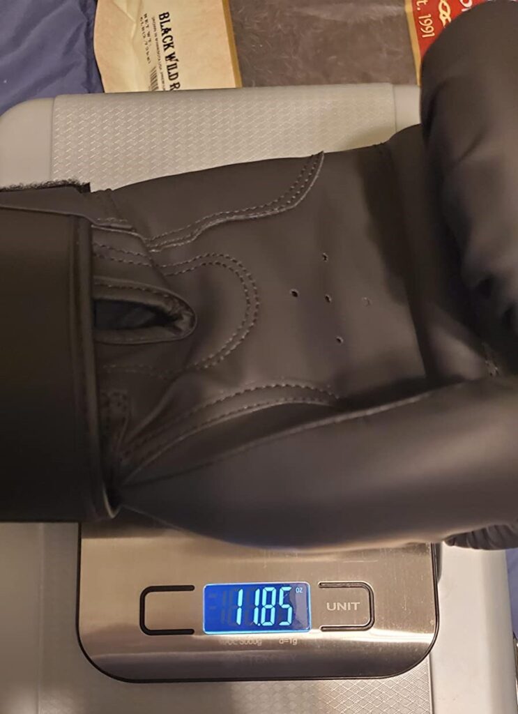 how much should boxing glove weigh