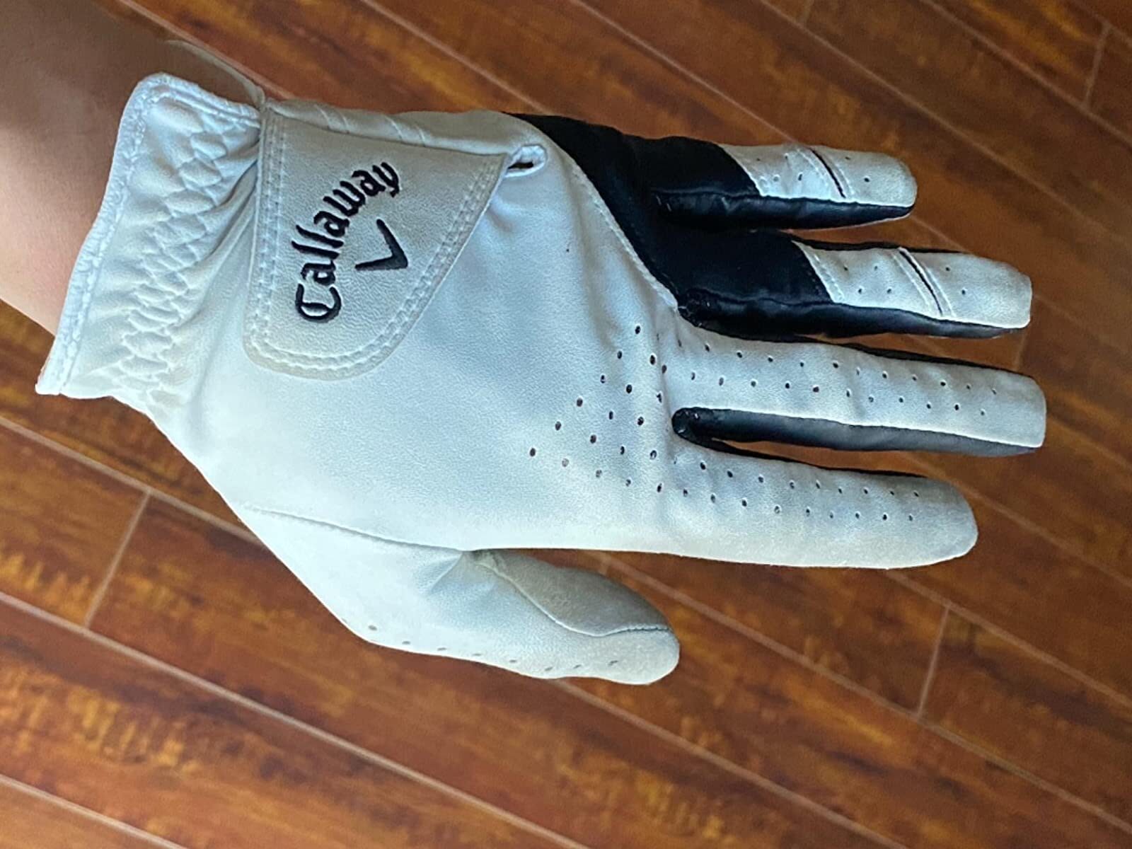 Why Not To Wear Golf Gloves On Both Hands?
